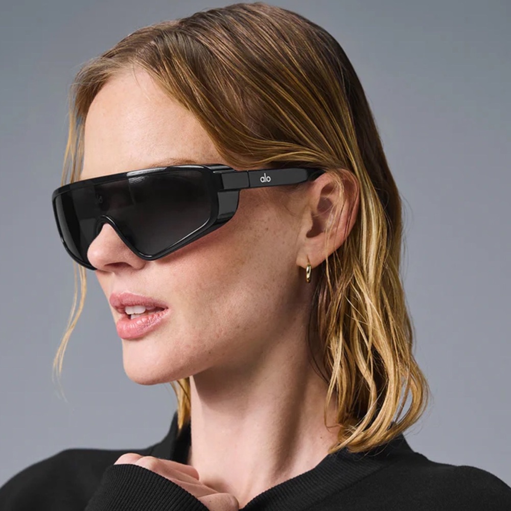 Alo Yoga Infamous Sunglasses Black